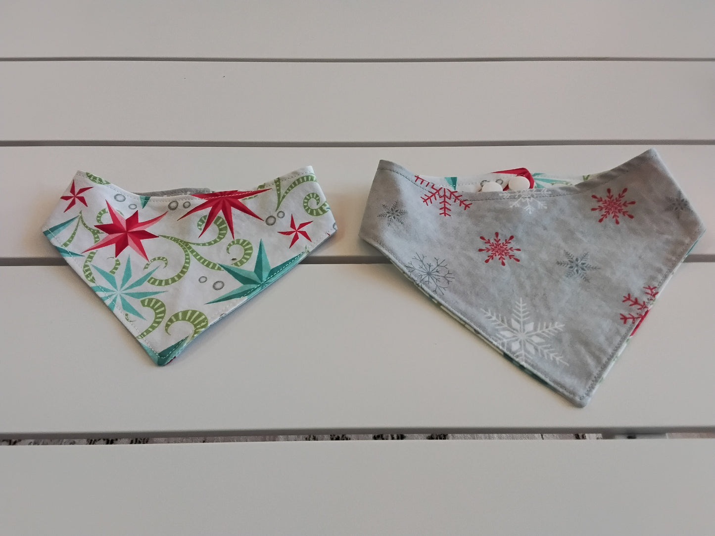 Red & Teal Stars on White Snap-On Dog Bandana