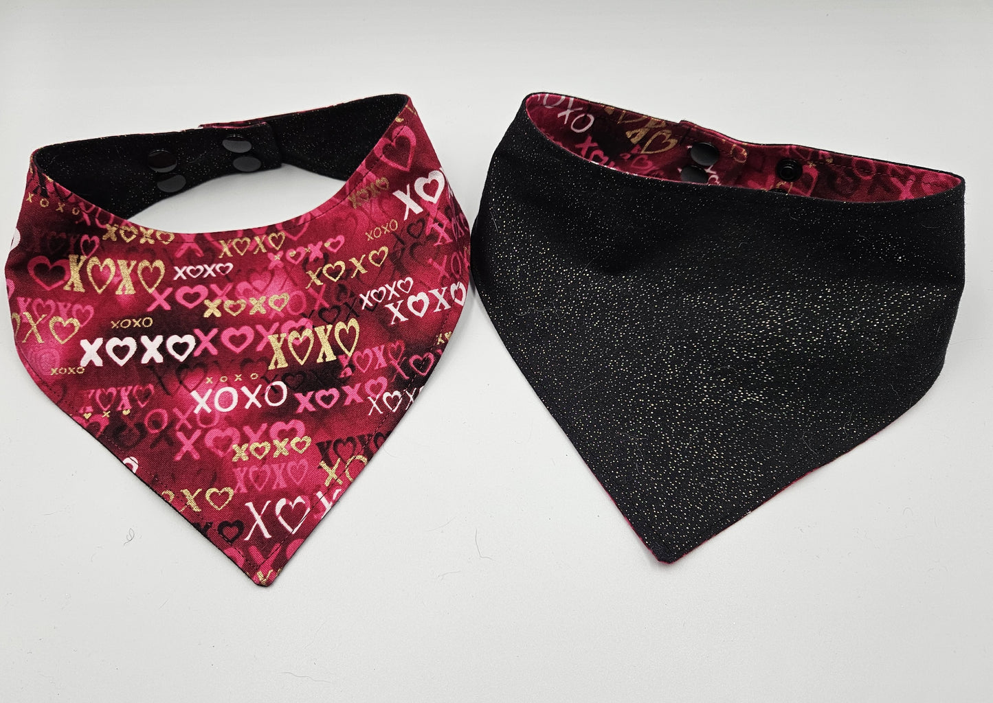 Love Letters (XOXO) – Reversible Snap-On Dog Bandana