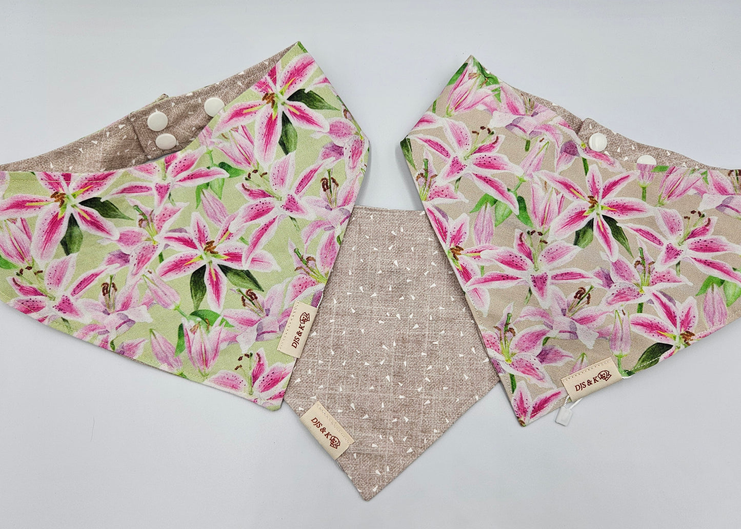 Derby Lilies – Reversible Snap-On Dog Bandana