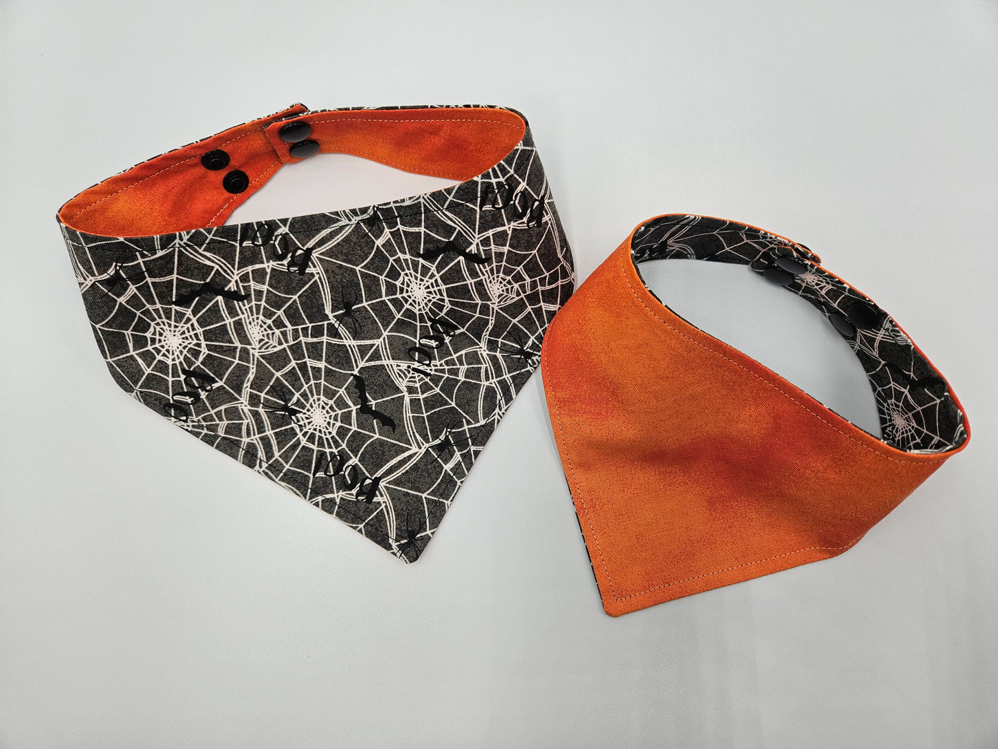 🕷️ Spooky Spiderweb Reversible Snap-On Dog Bandana – Limited Edition Halloween Style 🎃