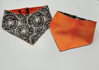 🕷️ Spooky Spiderweb Reversible Snap-On Dog Bandana – Limited Edition Halloween Style 🎃