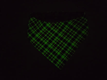 Glow-in-the-Dark Pumpkin Plaid & Spooky Spiders Reversible Snap-on Dog Bandana 🎃🕸️✨ – Limited Edition Style