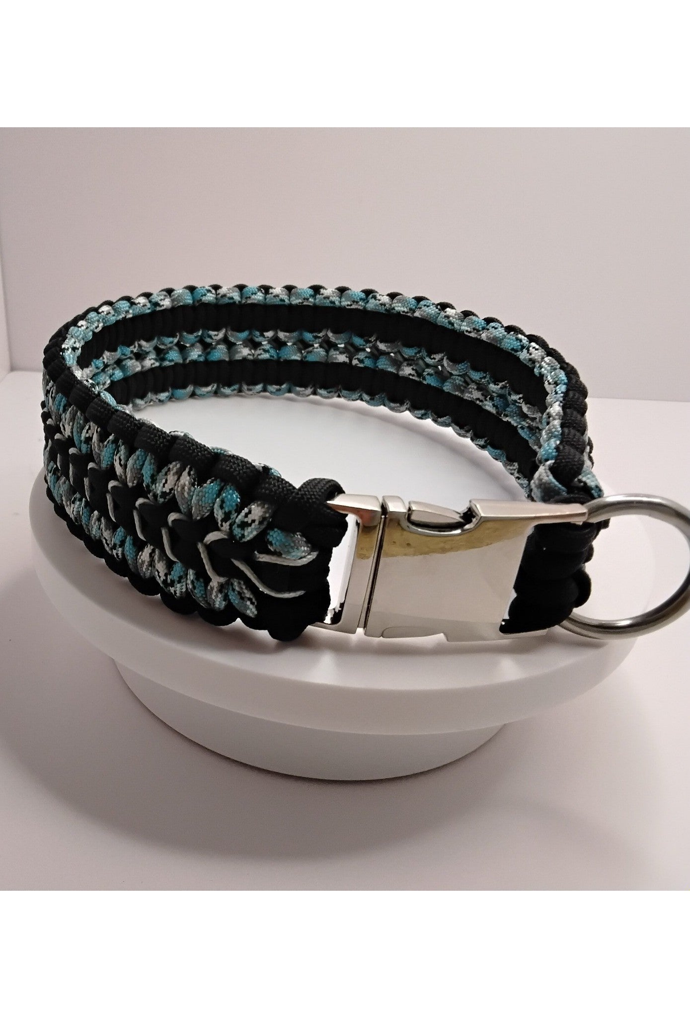 Handwoven Paracord Dog Collar – Double Cobra Weave (Fits up to 14")