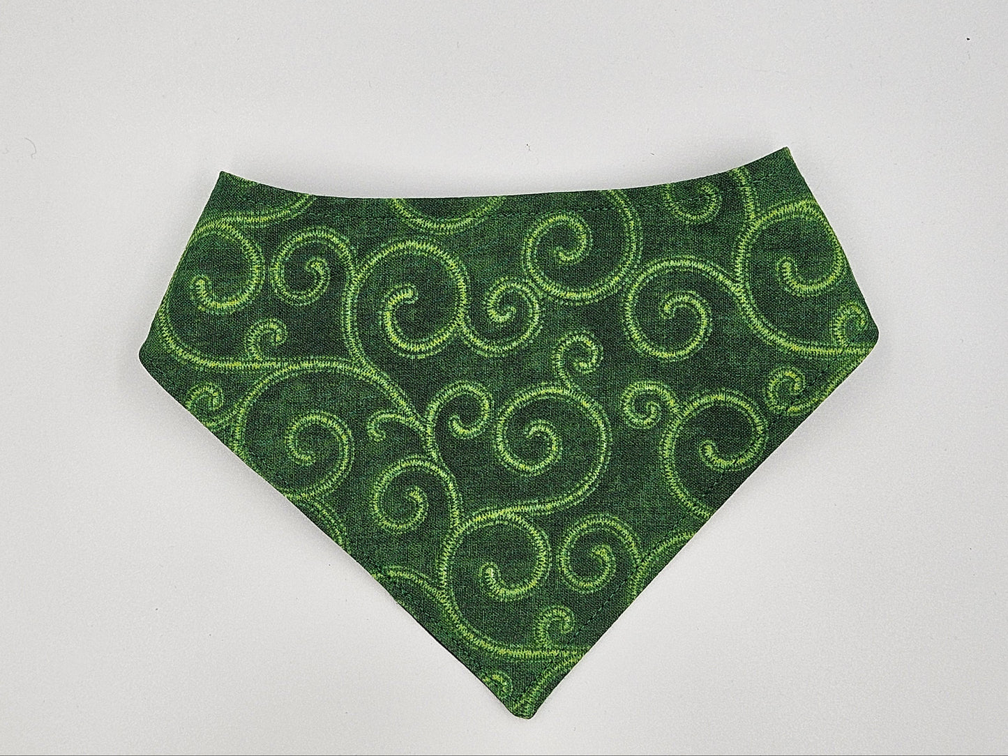 Midnight Clover – Reversible Snap-On Dog Bandana