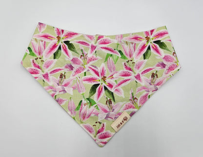 Derby Lilies – Reversible Snap-On Dog Bandana