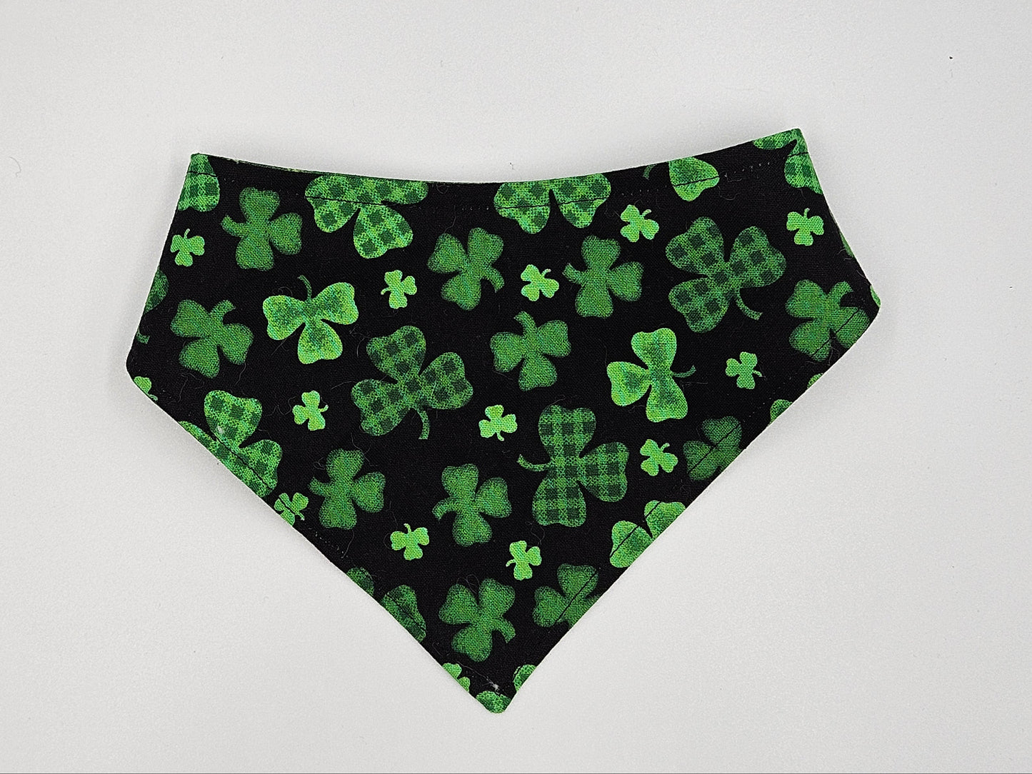 Midnight Clover – Reversible Snap-On Dog Bandana